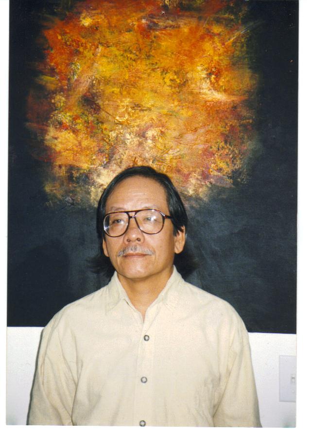 Võ Ðình trước bức tranh ‘Lửa Tuệ’ – Ảnh: Trần Thị LaiHồng (2007)